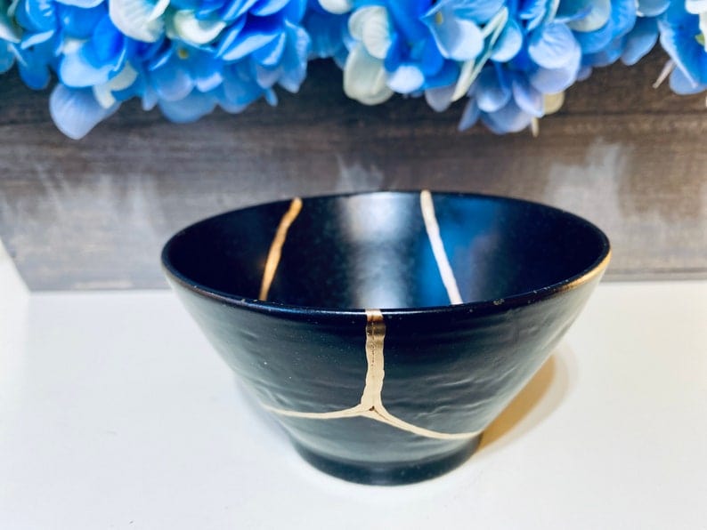 Kintsugi Dish, Kintsugi Bowls, Personalized Gifts, Gifts for Her, Home Decor, Minimalist Style, Kintsugi Repaired Black Stoneware Bowl