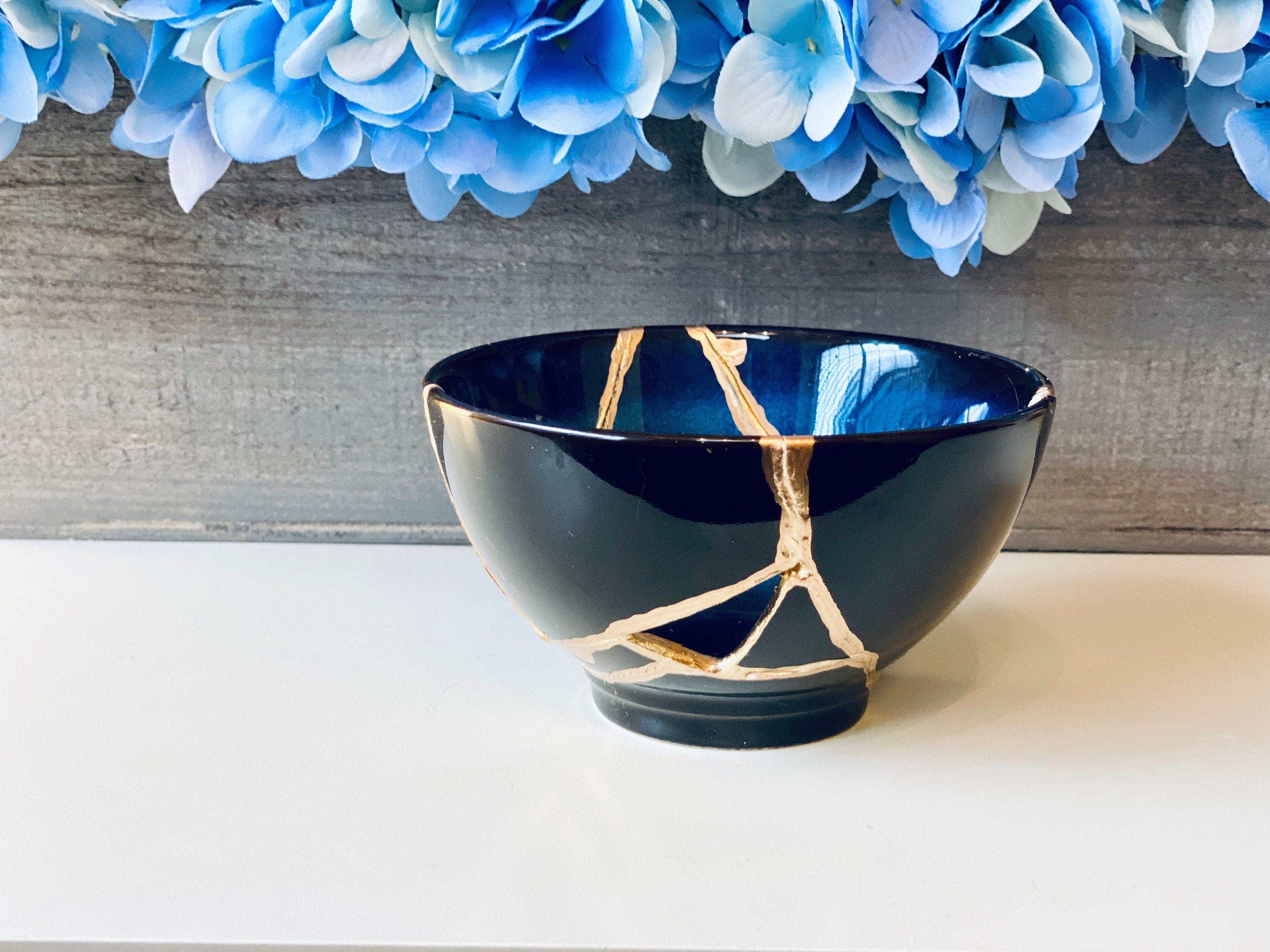 Kintsugi Repaired Cat-Eye Blue Ring Bowl Gold Inlaid