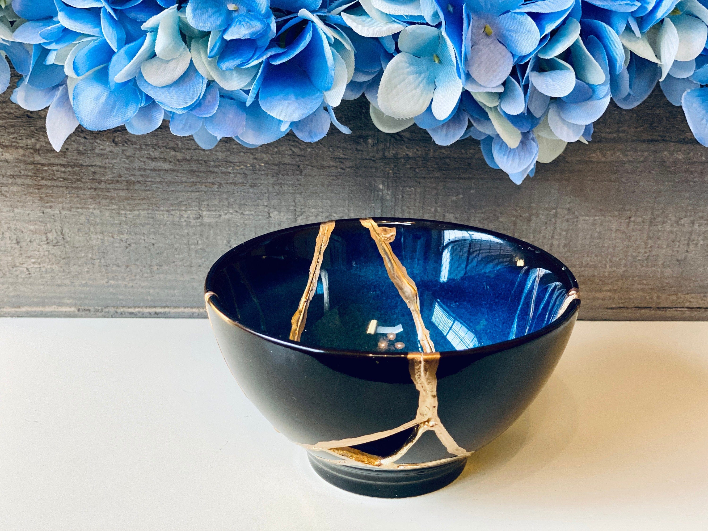 Kintsugi Repaired Cat-Eye Blue Ring Bowl Gold Inlaid