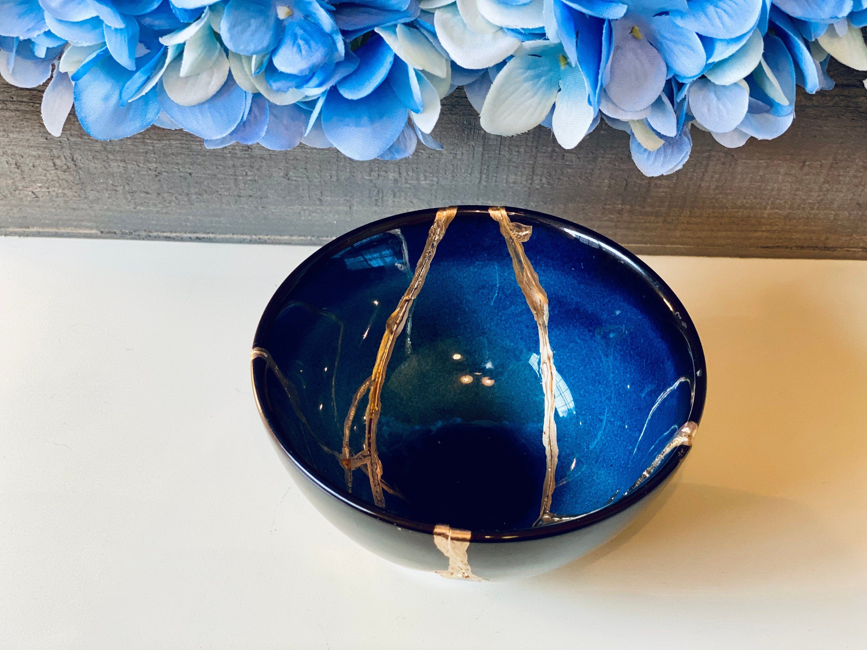 Kintsugi Repaired Cat-Eye Blue Ring Bowl Gold Inlaid