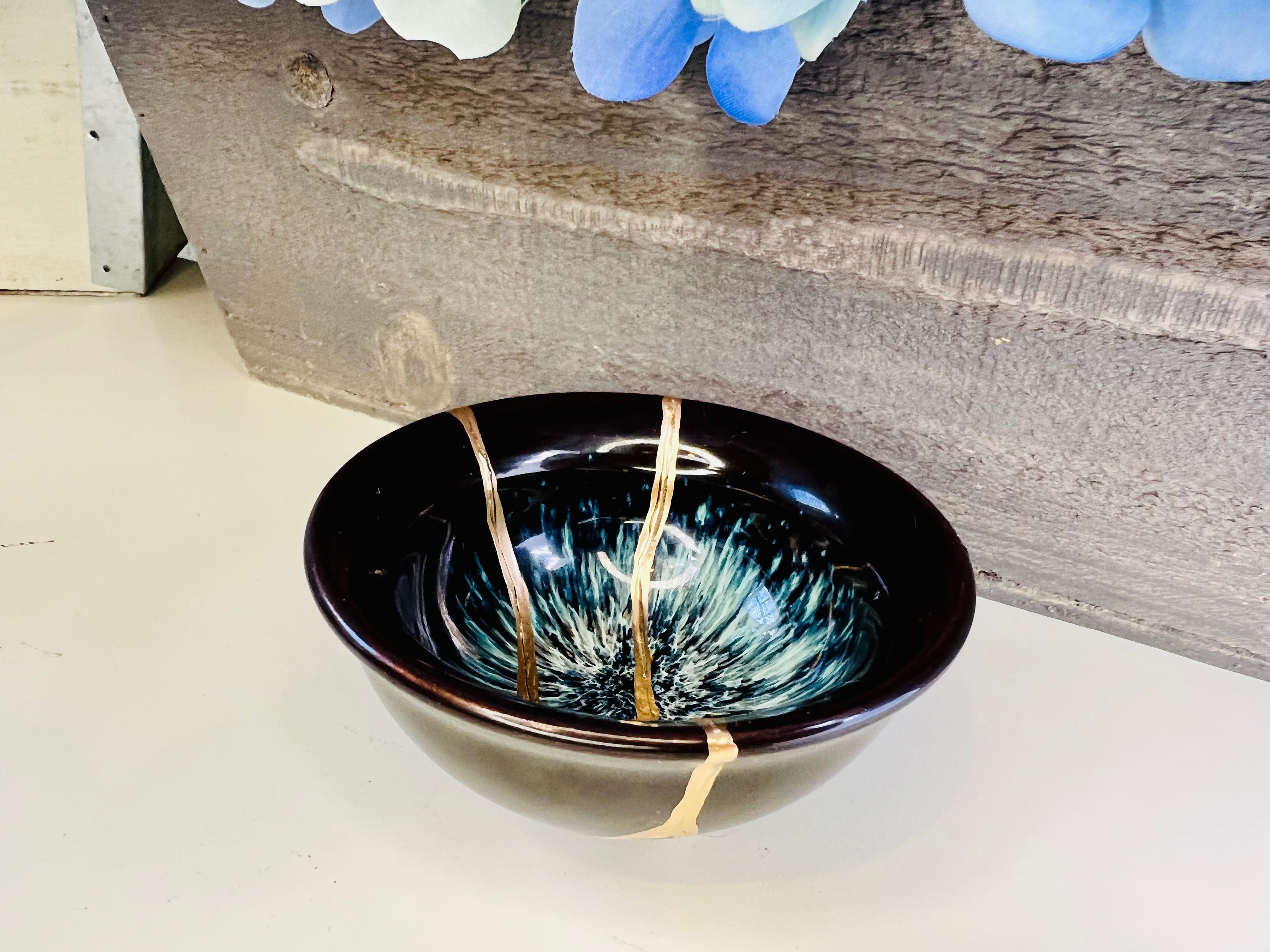 Kintsugi Hyacinthine Blue Bowl, Kintsugi Pottery, Minimalist Gold Repair Teacup