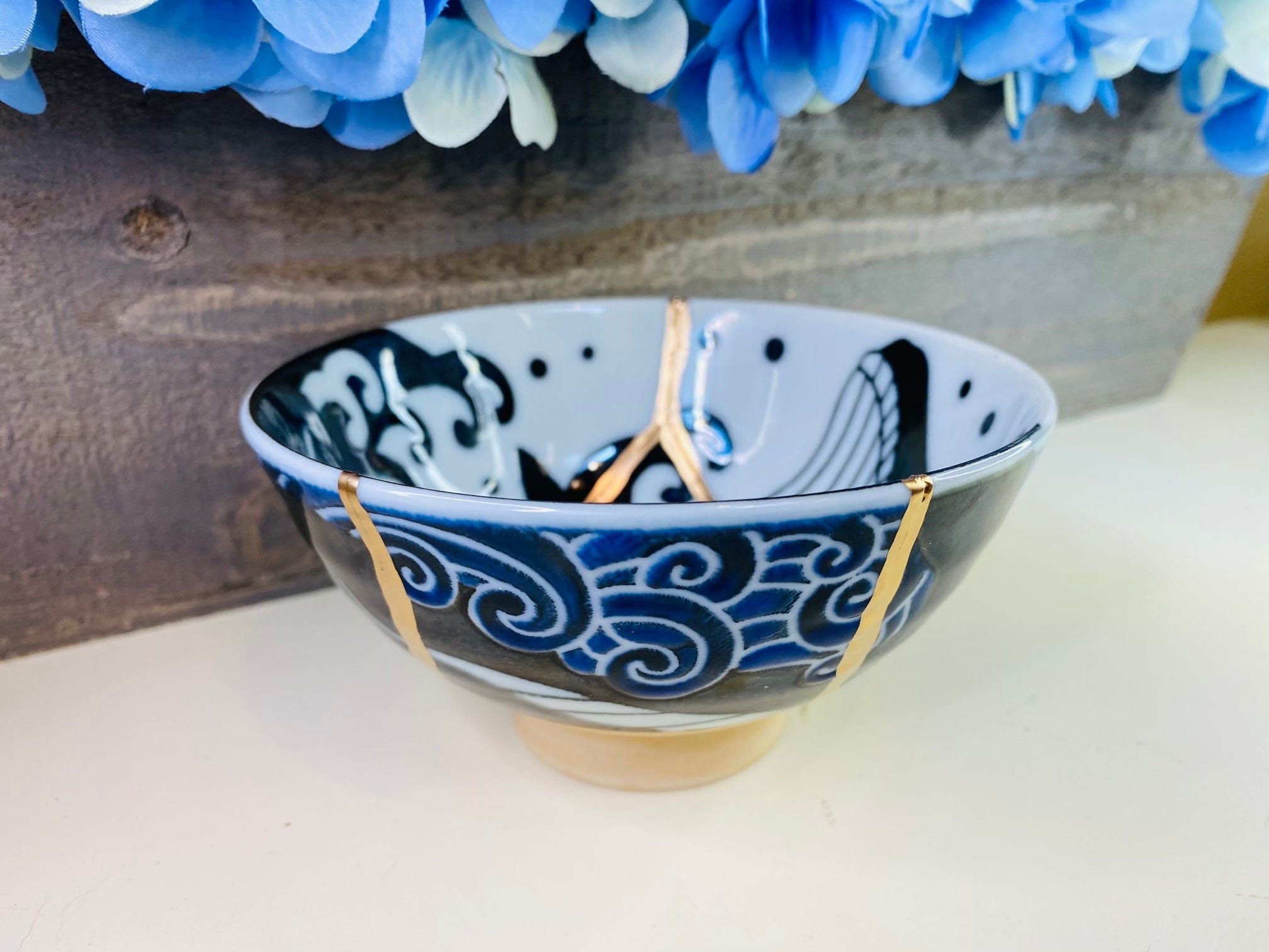 Kintsugi Bowls, Whale Bowl, Fine Art Ceramics, Japanese Decor, Kintsugi Pottery, Fathers Day Gifts, Wedding Gifts, Kintsugi White Whale Bowl