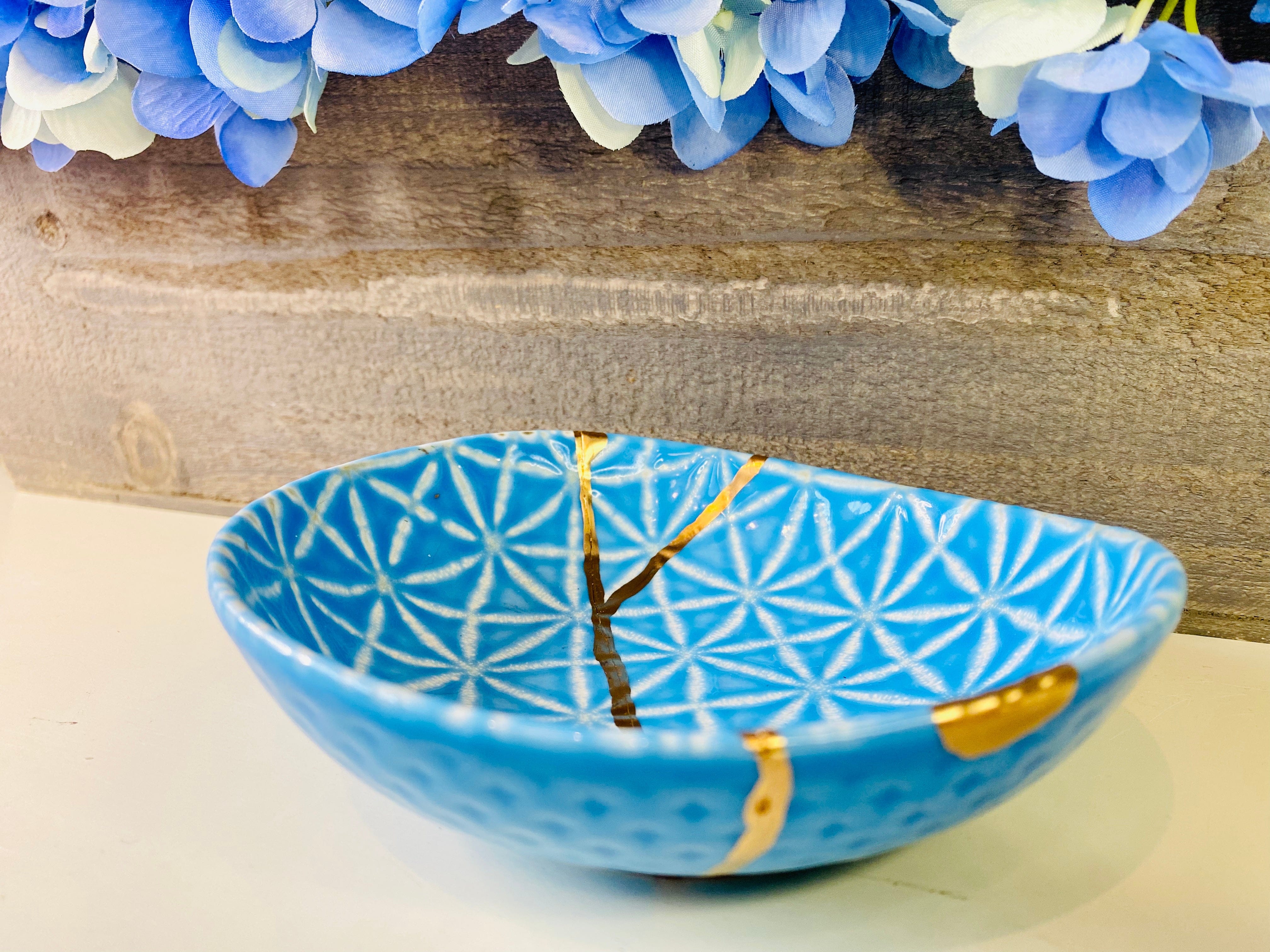 Kintsugi Gifts, Turkish Blue Bowl, Kintsugi Pottery, Kintsugi Bowl, Japanese Decor, Minimalist, Graduation, Kintsugi Blue Cross Stitch Bowl