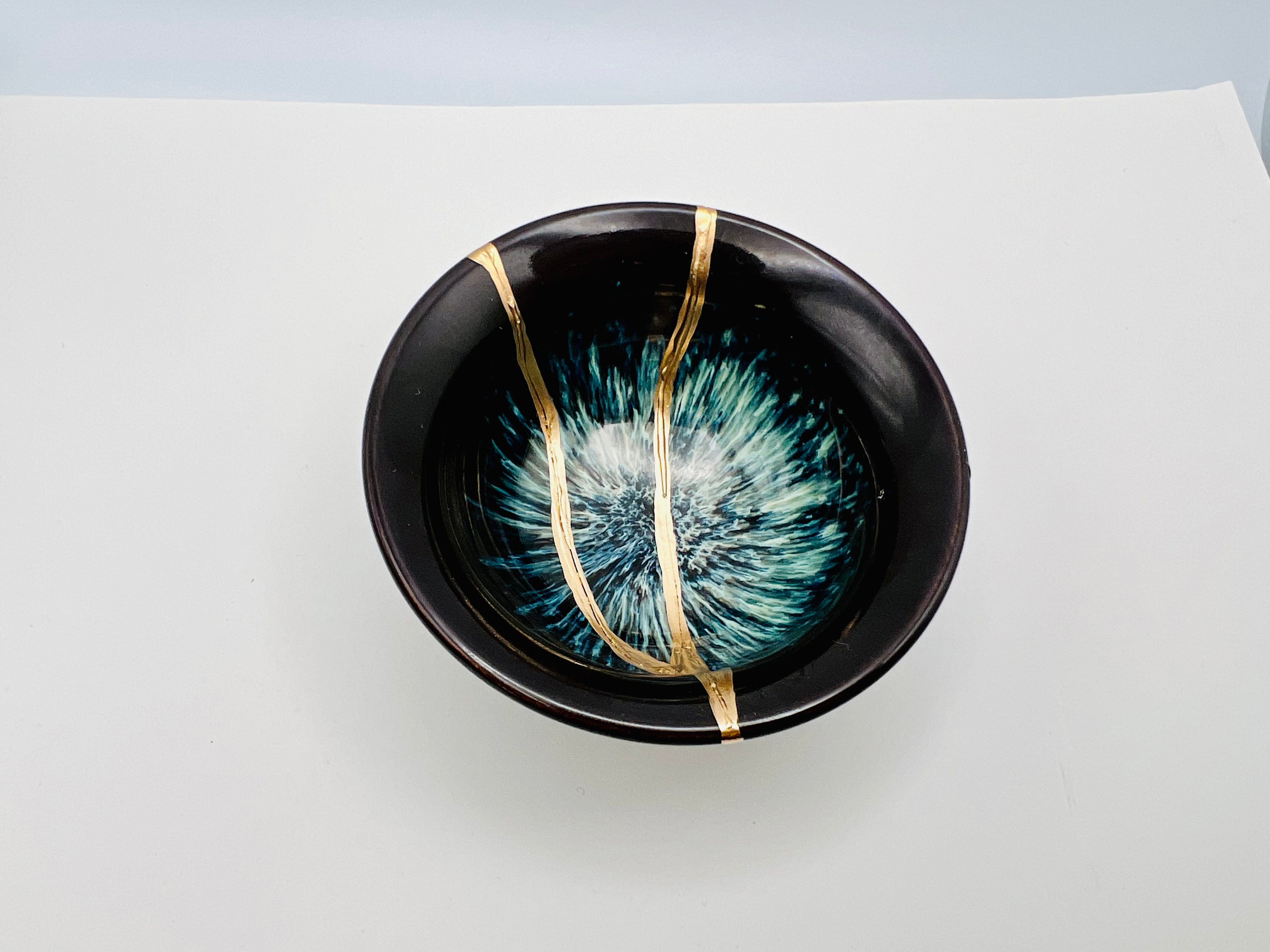 Kintsugi Hyacinthine Blue Bowl, Kintsugi Pottery, Minimalist Gold Repair Teacup