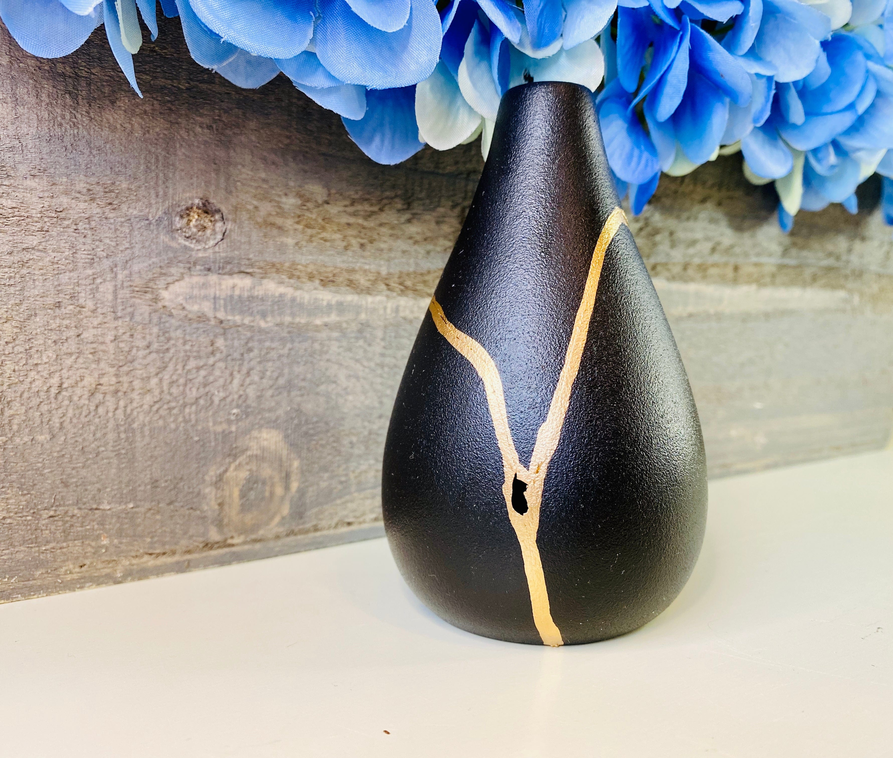 Kintsugi Vase, Black Bud Vase, Kintsugi Gifts, Japanese Decor, Kintsugi Pottery, Fine Art Ceramics, Minimalist, Kintsugi Black Bud Vase