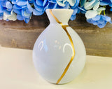 Kintsugi Gifts, White Sake Bottle, Kintsugi Pottery, Japanese Decor, Home Decor, Minimalist, Graduation, Kintsugi White Sake Bottle