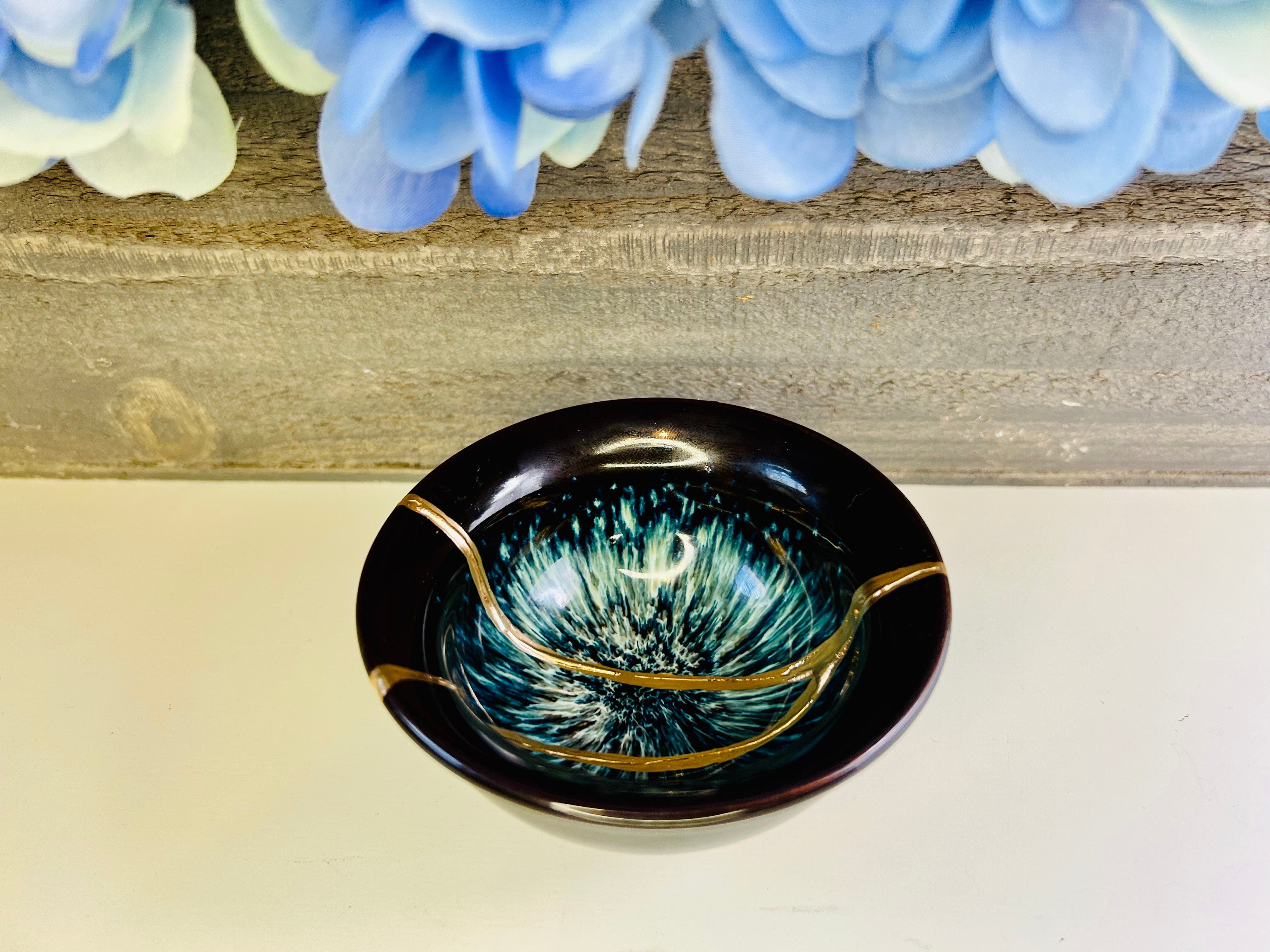 Kintsugi Hyacinthine Blue Bowl, Kintsugi Pottery, Minimalist Gold Repair Teacup