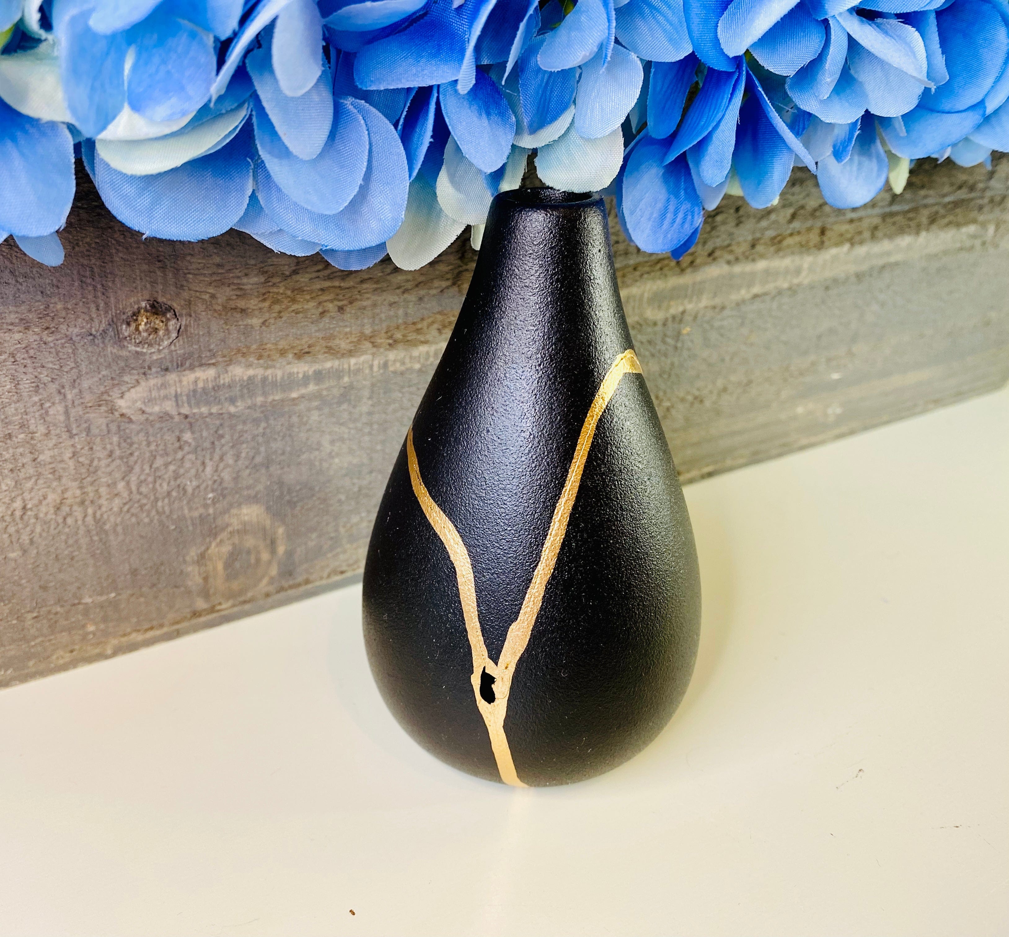 Kintsugi Vase, Black Bud Vase, Kintsugi Gifts, Japanese Decor, Kintsugi Pottery, Fine Art Ceramics, Minimalist, Kintsugi Black Bud Vase