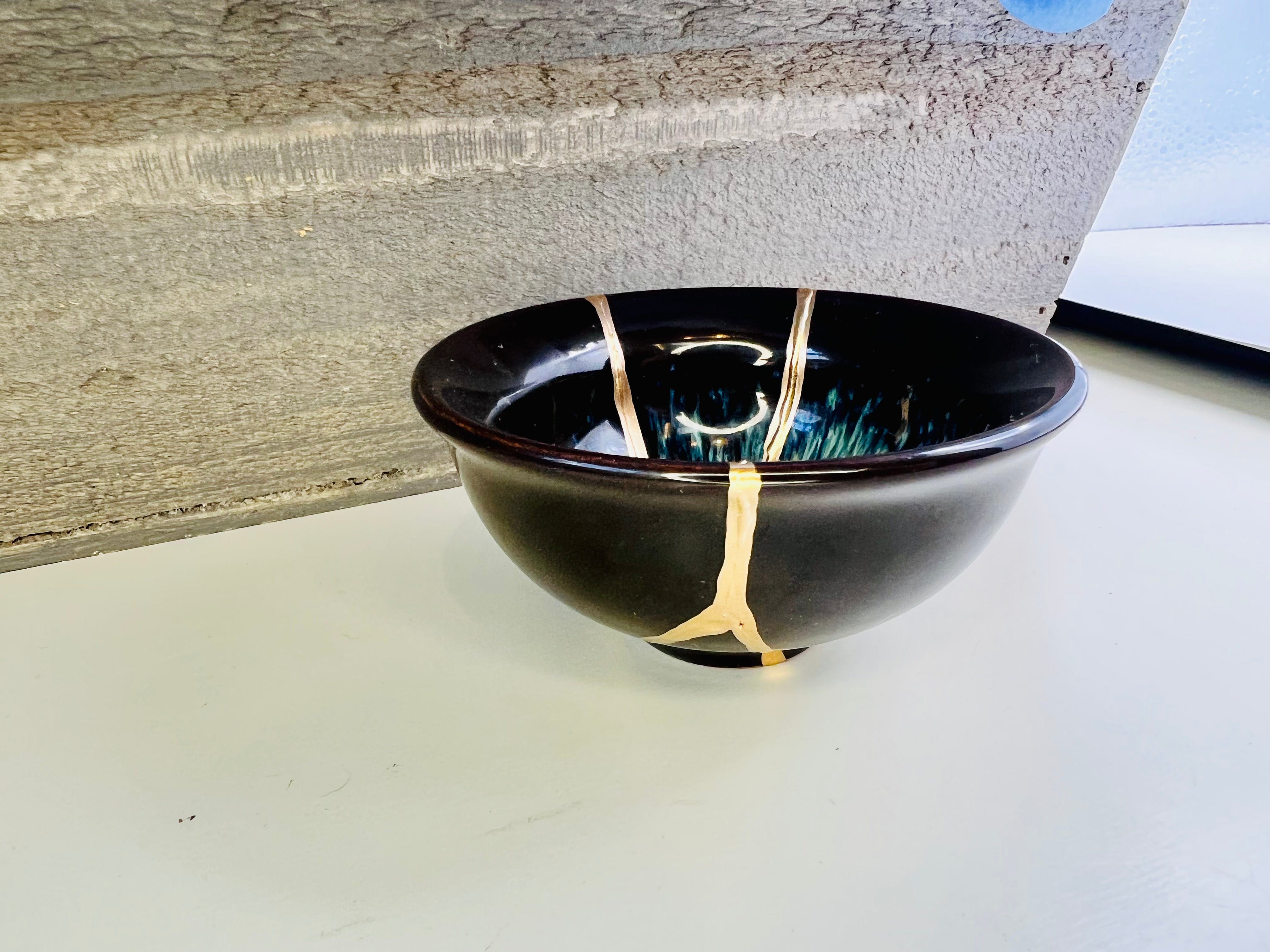 Kintsugi Hyacinthine Blue Bowl, Kintsugi Pottery, Minimalist Gold Repair Teacup