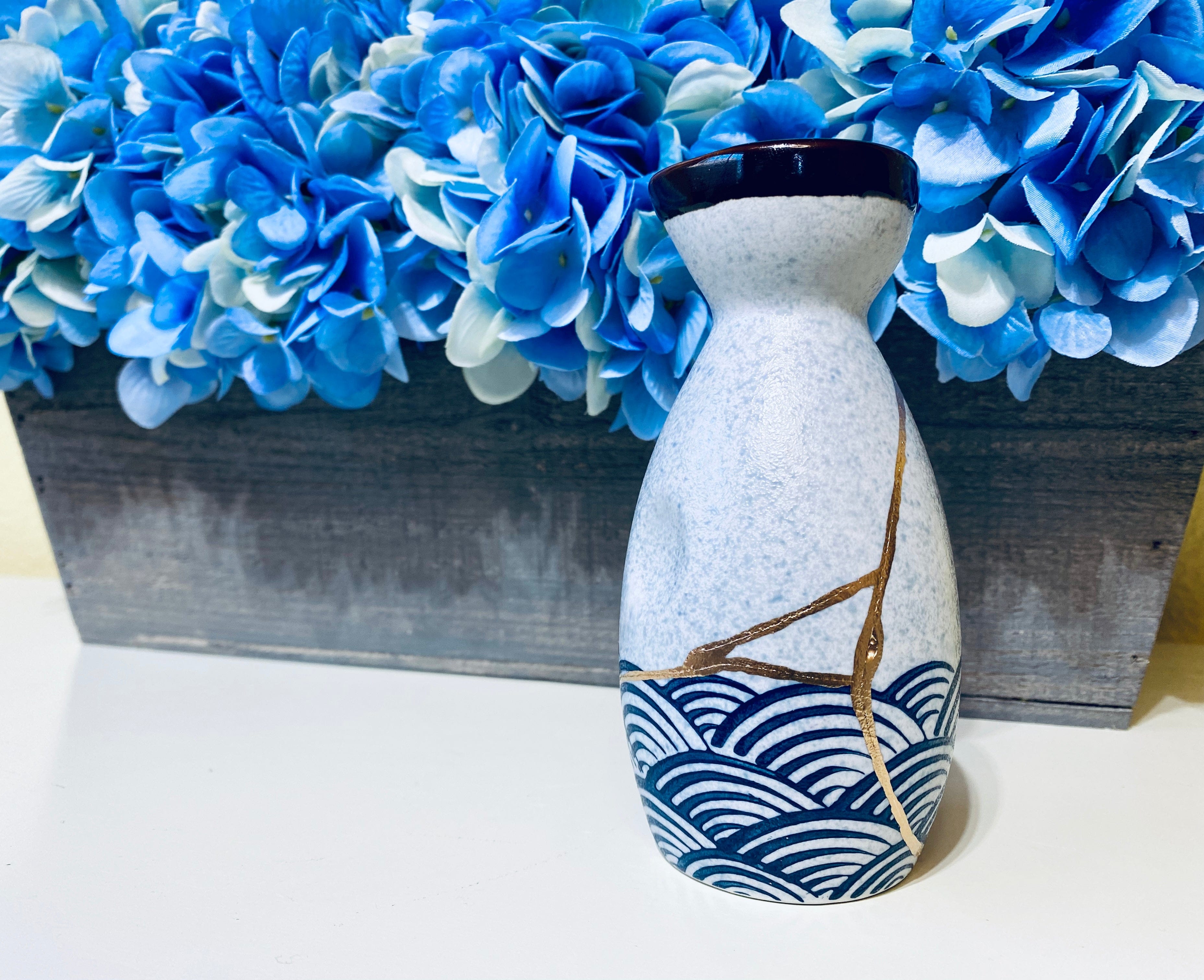 Kintsugi Repaired Scale Pattern Stoneware Sake Bottle