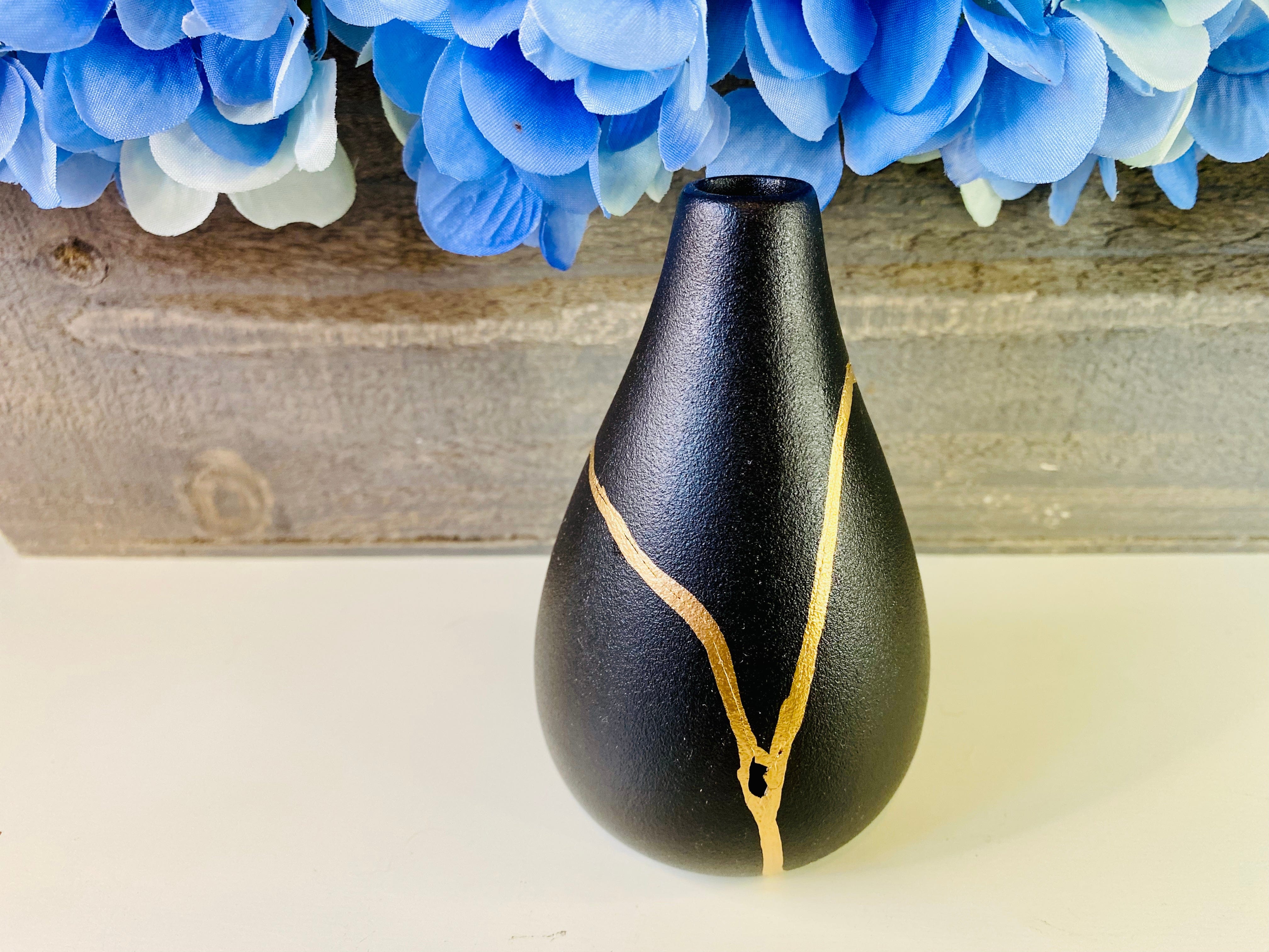 Kintsugi Vase, Black Bud Vase, Kintsugi Gifts, Japanese Decor, Kintsugi Pottery, Fine Art Ceramics, Minimalist, Kintsugi Black Bud Vase