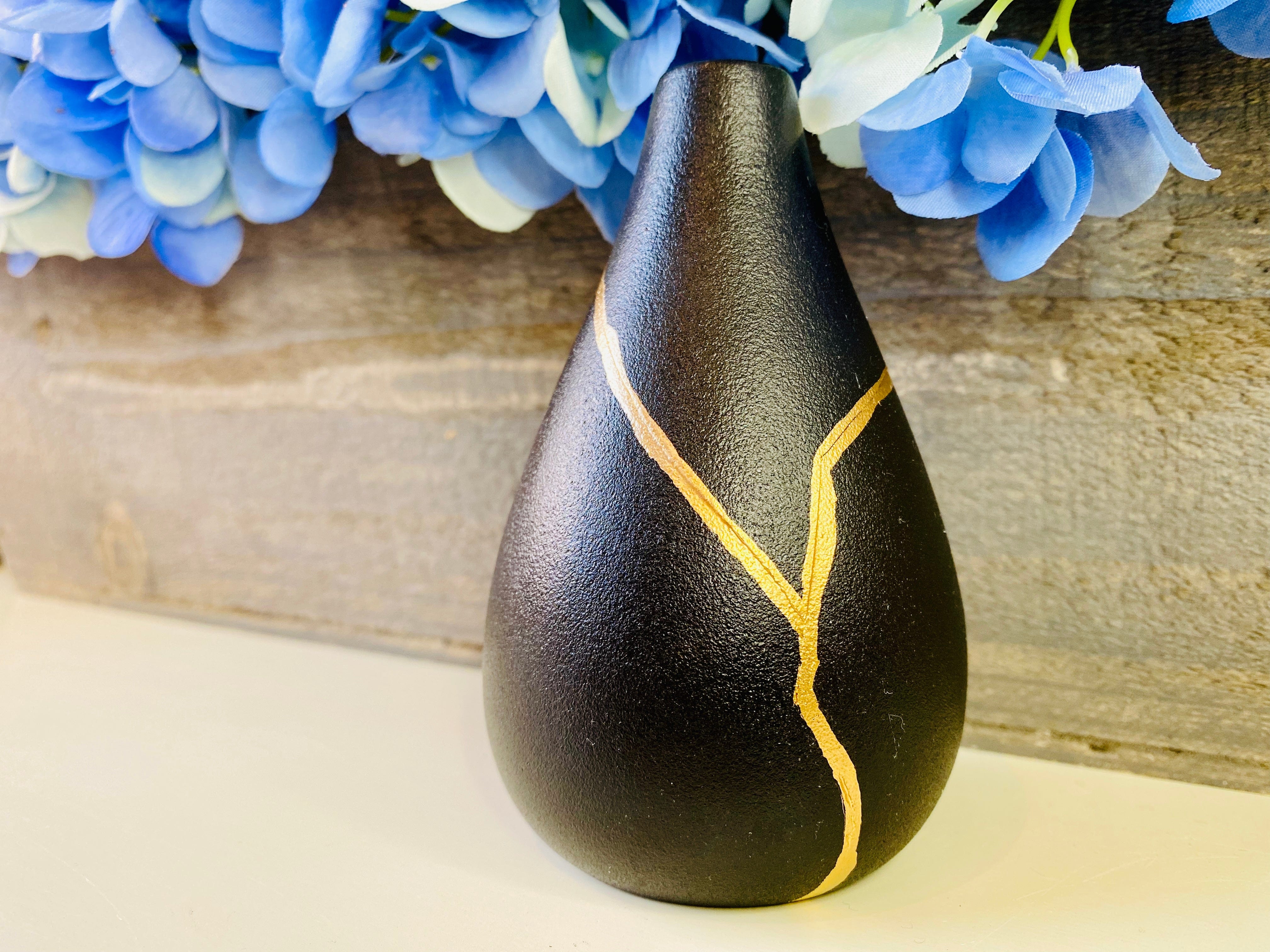 Kintsugi Vase, Black Bud Vase, Kintsugi Gifts, Japanese Decor, Kintsugi Pottery, Fine Art Ceramics, Minimalist, Kintsugi Black Bud Vase